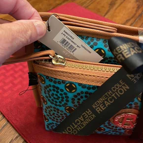 Kenneth Cole Small and Medium Make Up Bag Set NWT - Excellent Graduation Gift - Picture 3 of 4